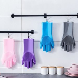 Silikonines plovimo pirstines kempines virtuveje